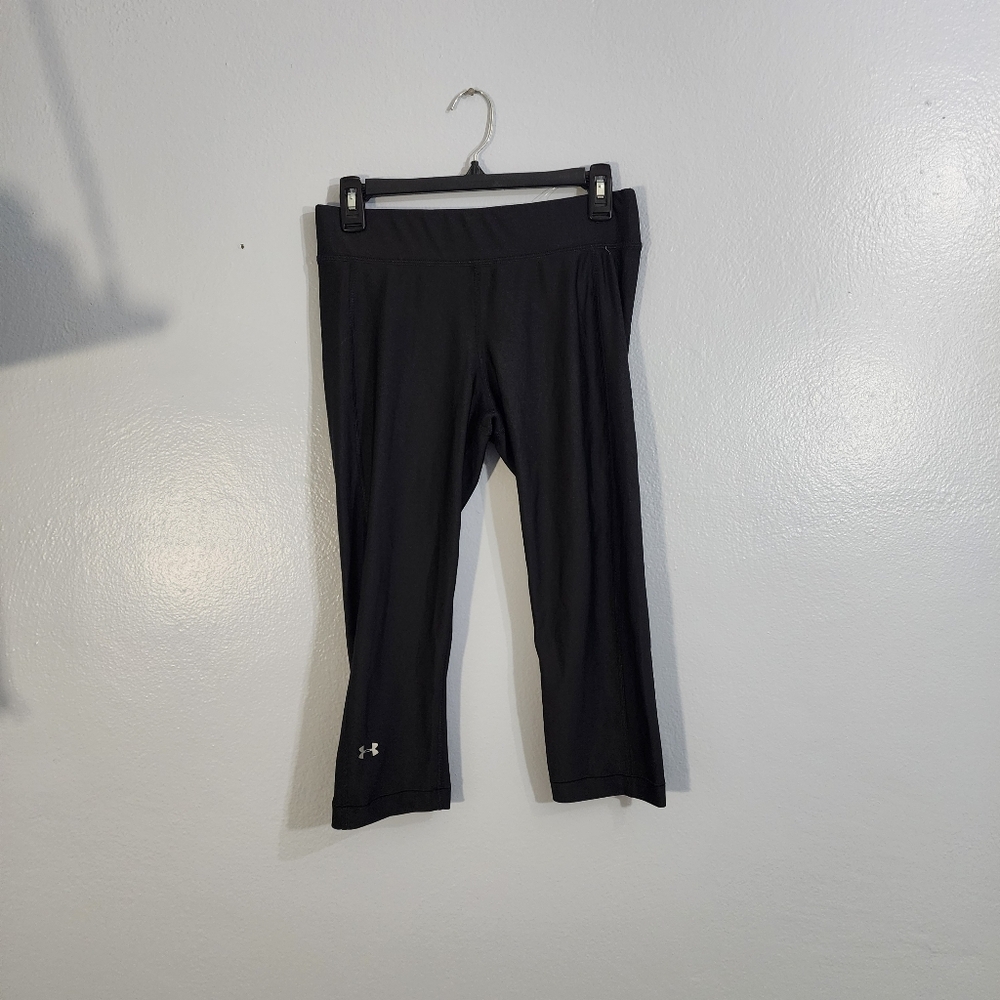 Under Armour black compression cropped leggings